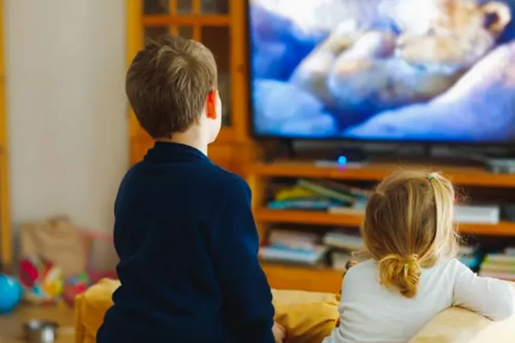 سن مجاز برای تماشای تلویزیون کودکان